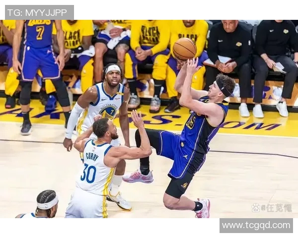 湖人不敌掘金，场上表现难称出色——赛场风云的深度剖析